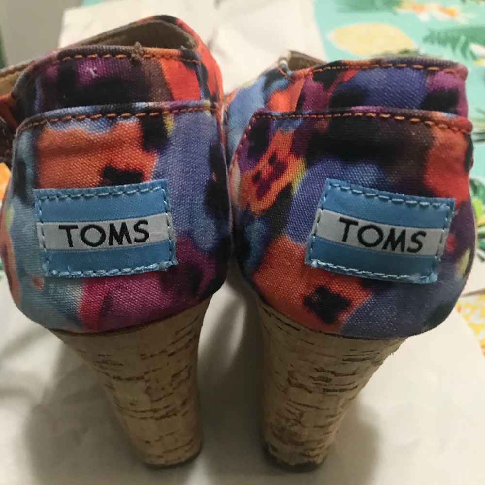 TOMS Floral Pattern Wedges